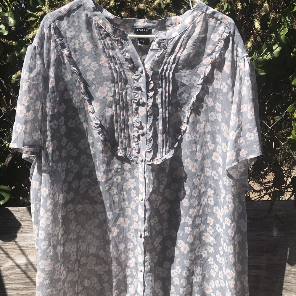 Torrid Ruffle Front Blouse (Size 5) - Picture 3 of 5